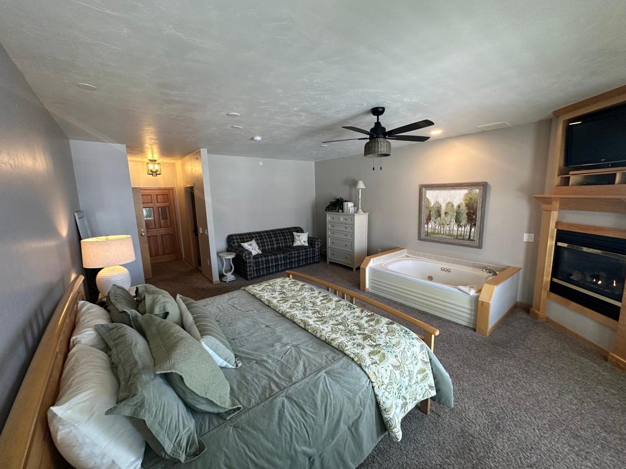 Birchwood Lodge Систър Бей Екстериор снимка