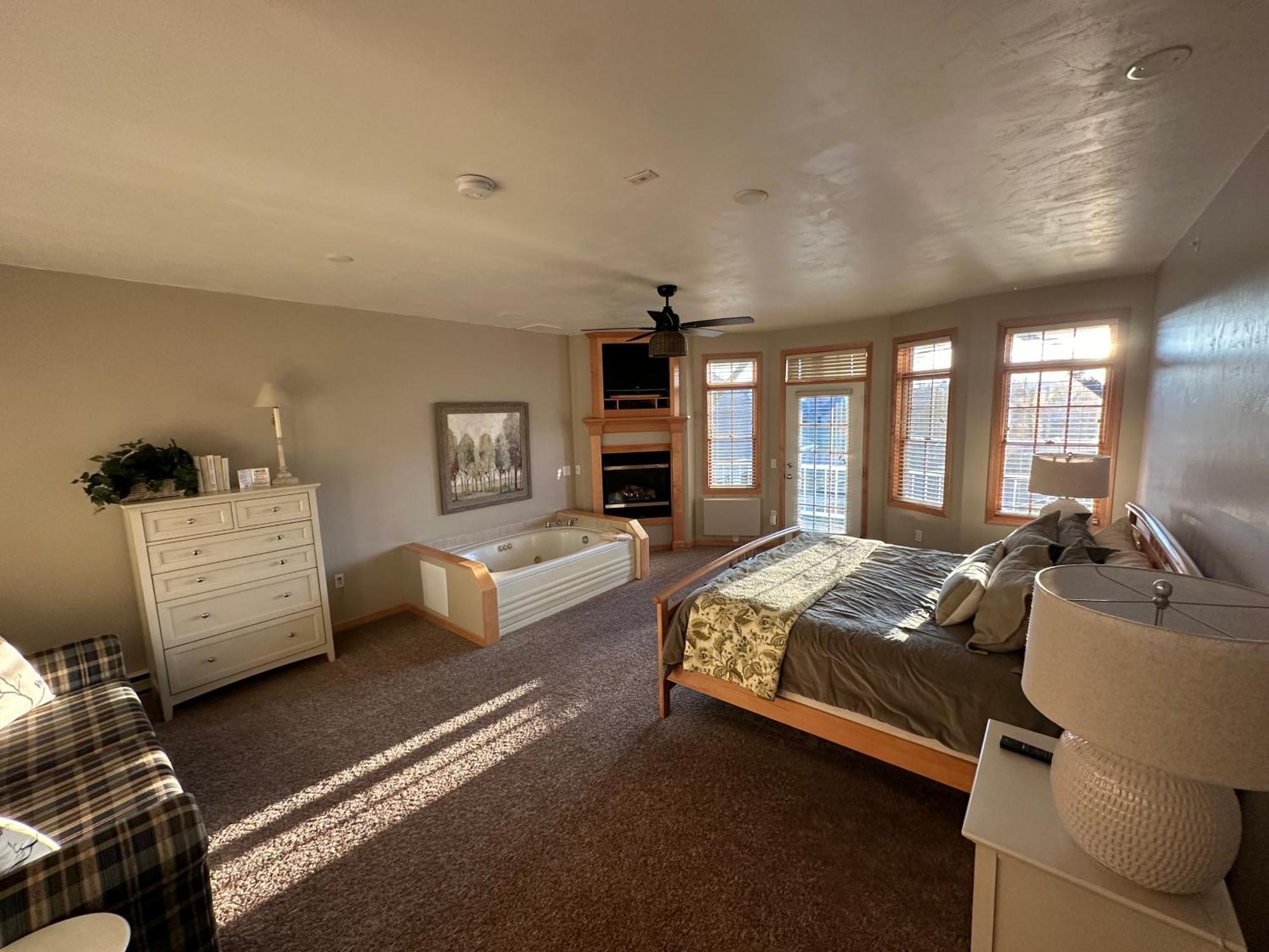Birchwood Lodge Систър Бей Екстериор снимка