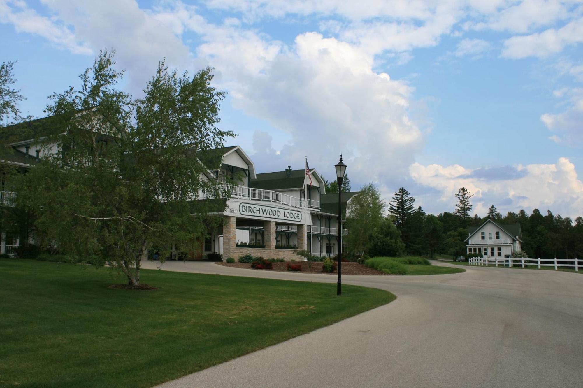 Birchwood Lodge Систър Бей Екстериор снимка