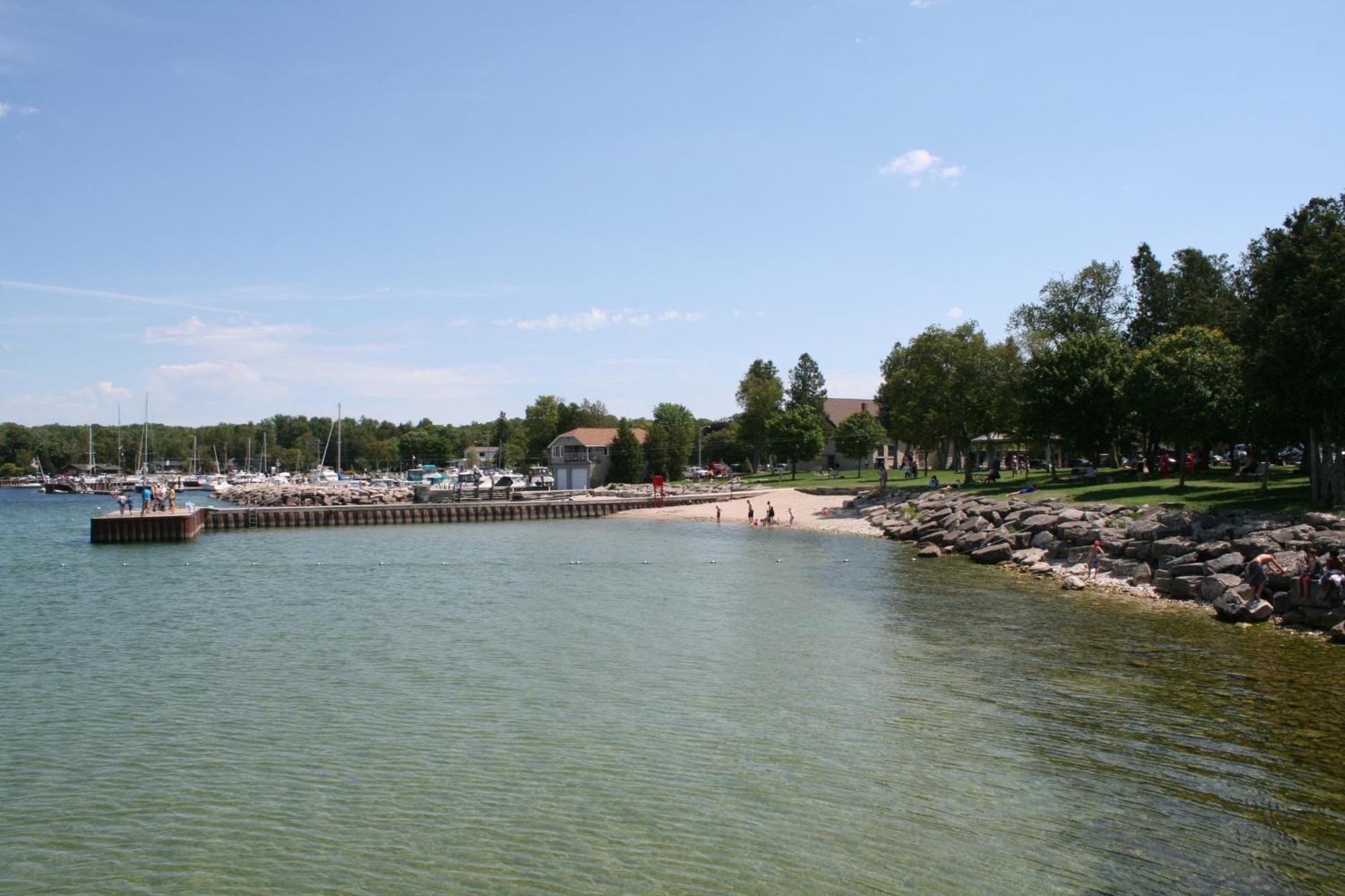 Birchwood Lodge Систър Бей Екстериор снимка