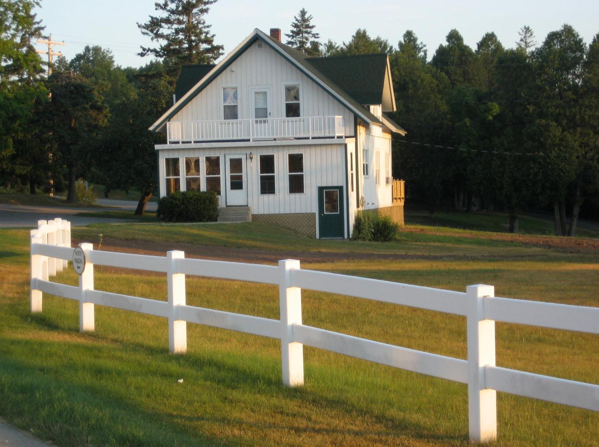 Birchwood Lodge Систър Бей Екстериор снимка