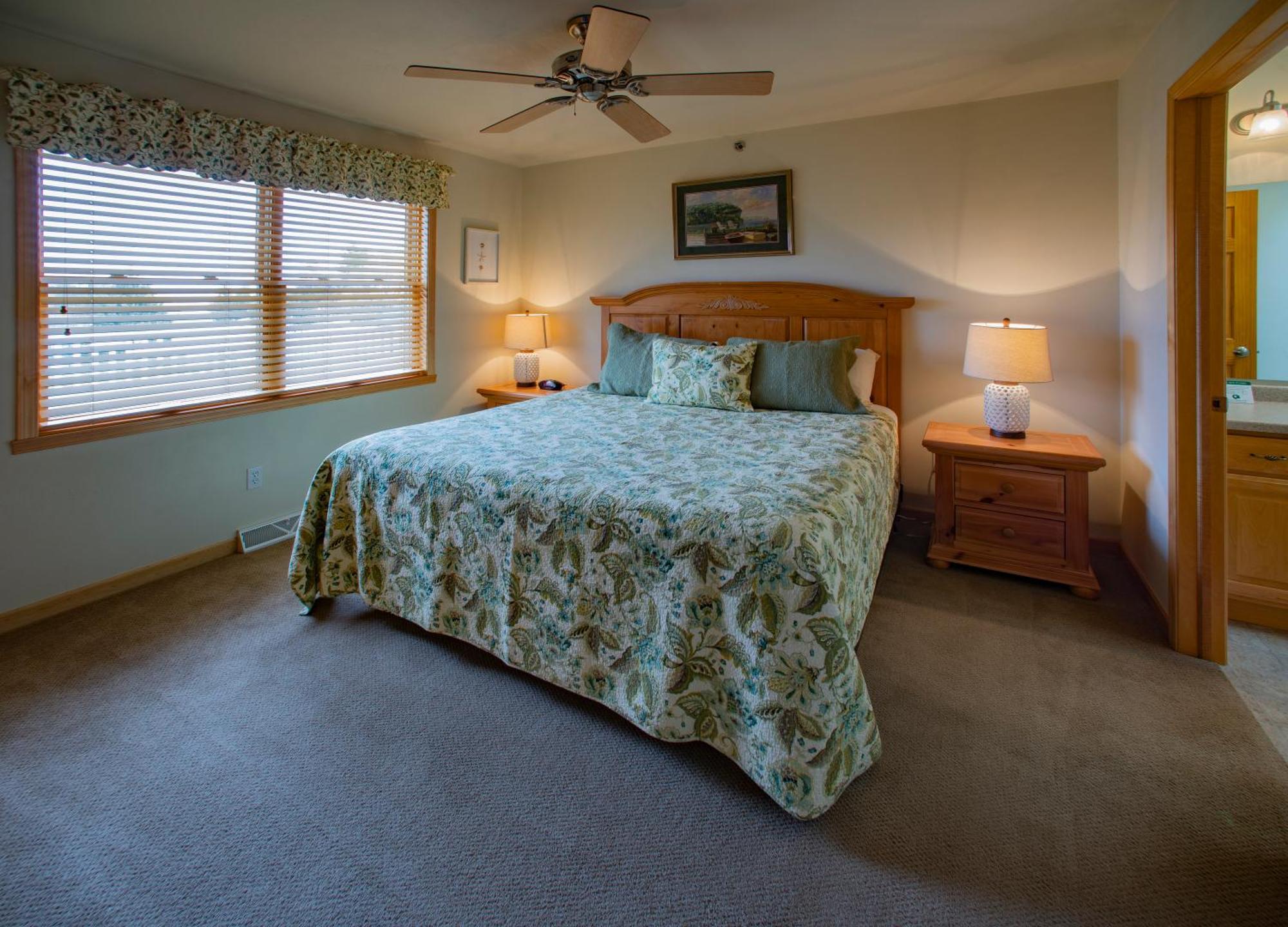 Birchwood Lodge Систър Бей Екстериор снимка